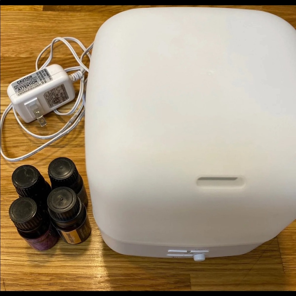 Humidifier and color changing Diffuser with 4 bottles of oil